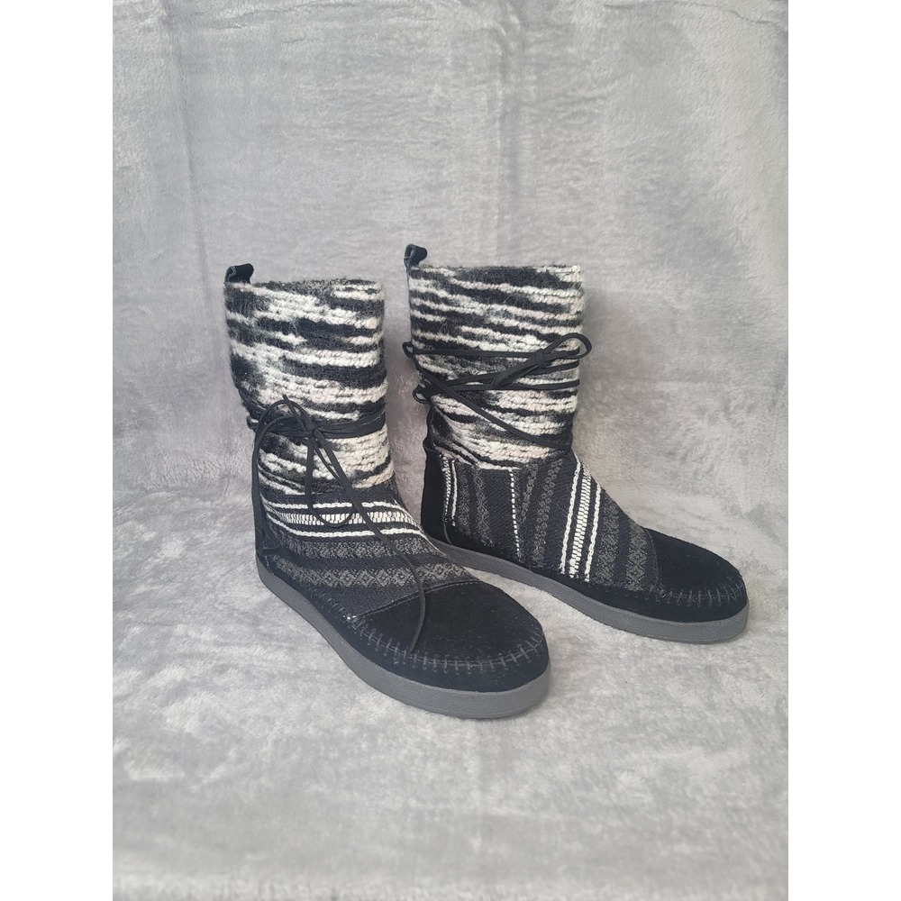TOMS Nepal Black White Boots Southwestern Cabin 8 Gorpcore Boho Tribal Nomad
